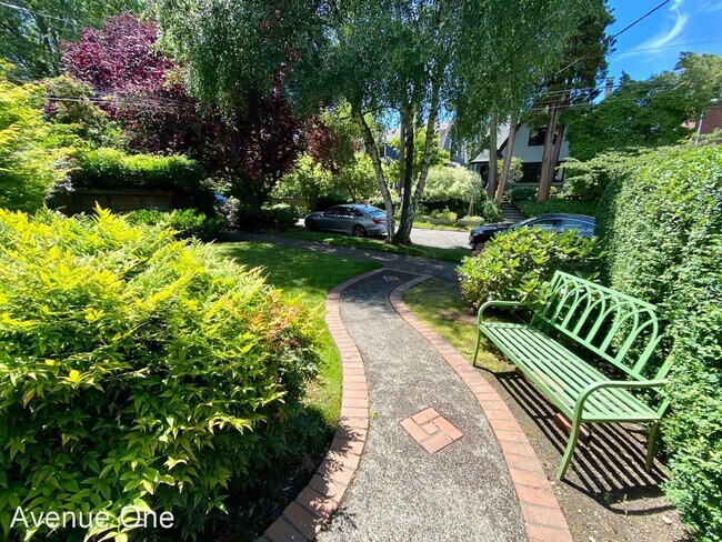 Building Photo - 2 br, 1.5 bath House - 2068 23rd Ave E