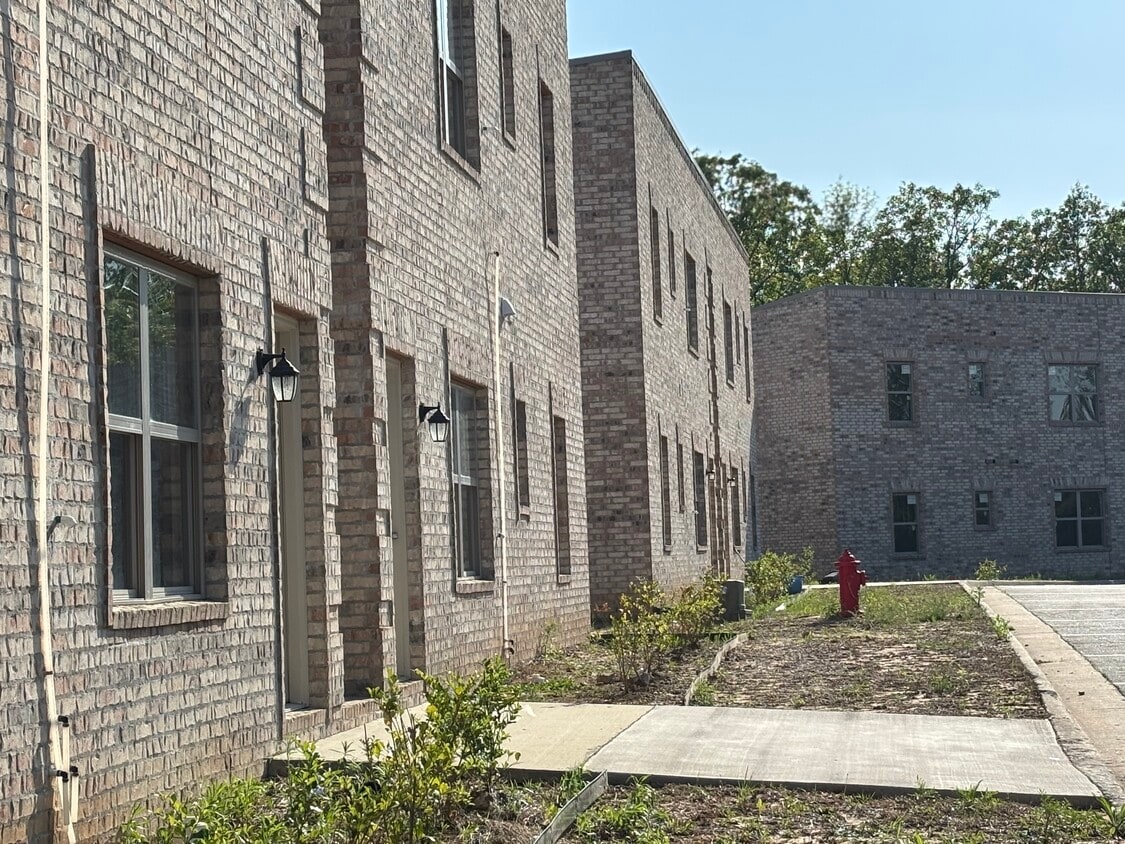 Primary Photo - 6101 General Samuels Rd