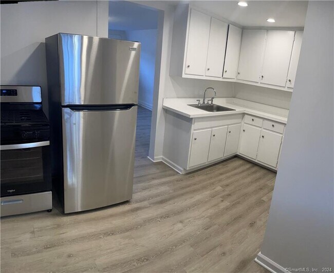 6 Ave Unit B, Greenwich, CT 06831 Room for Rent in Greenwich