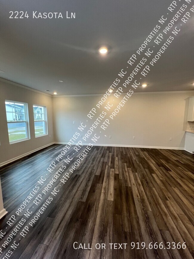 Building Photo - 2224 Kasota Ln