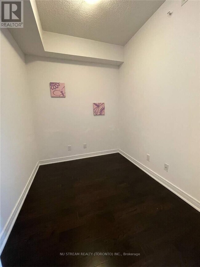 Photo du bâtiment - 9201 Yonge St