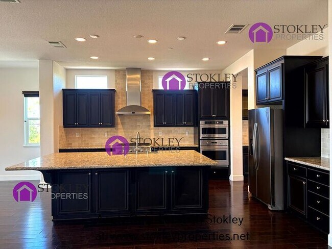 Building Photo - 1836 Porcellano Way