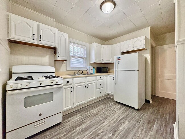 Building Photo - Convenient Living on Medora St: 3-Bedroom Home Near Dining & Downtown