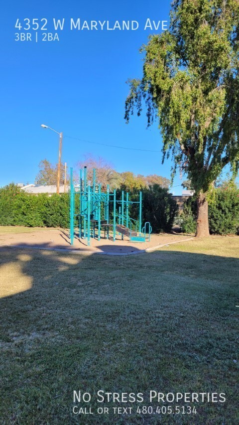 Foto del edificio - Remodeled 3 Bedroom Townhome off 43rd Ave ...