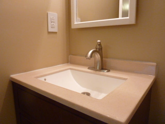Building Photo - 1BR Condo | Walk to UTK