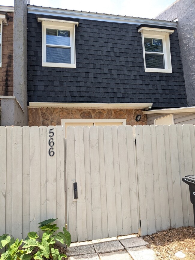 Building Photo - 566 Teal Ln