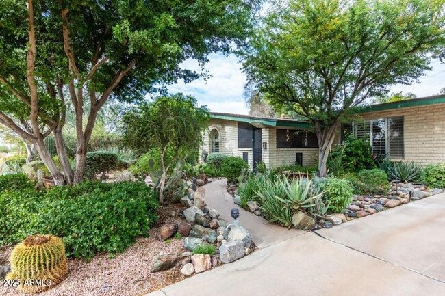 Building Photo - 2218 E Cactus Wren Dr