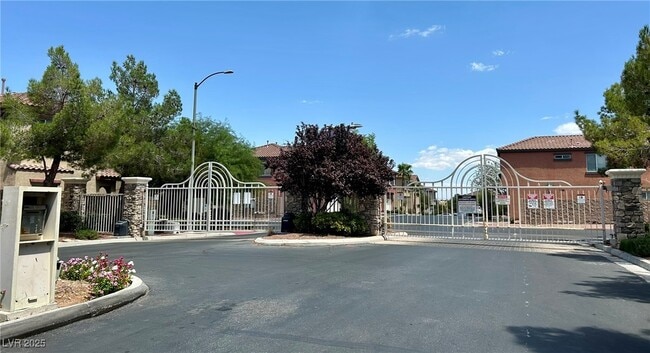 Foto del edificio - 10601 Lessona St
