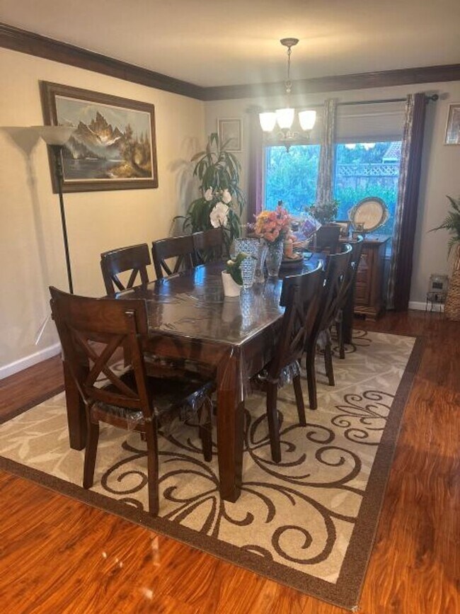 Foto del edificio - Well located 5-Bedroom 3- bathroom Morgan ...