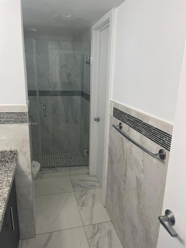 Foto del edificio - 3750 NE 169th St