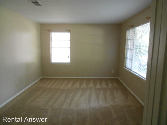Foto del edificio - 10418 Mayfield Rd
