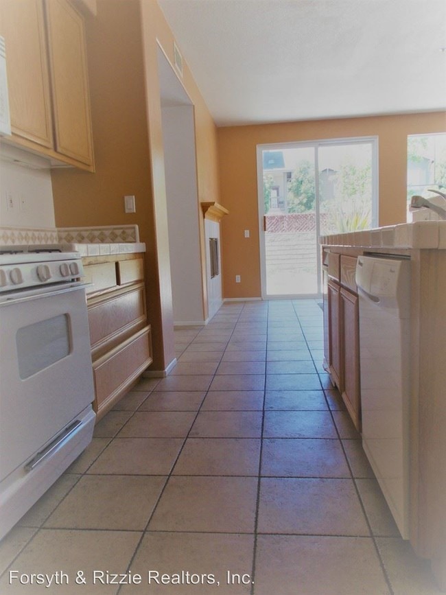 Building Photo - 3 br, 2.5 bath House - 2153 Ribera Dr