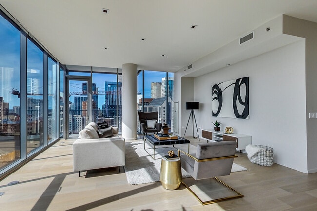 Foto del edificio - 8 E Huron St