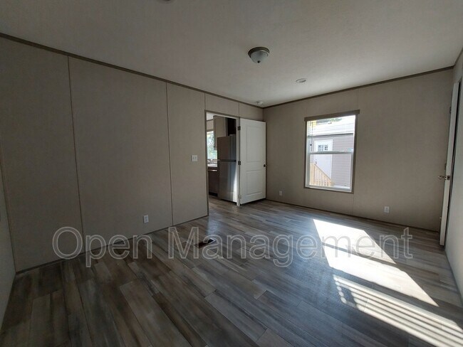 Foto del edificio - 7534 US-60