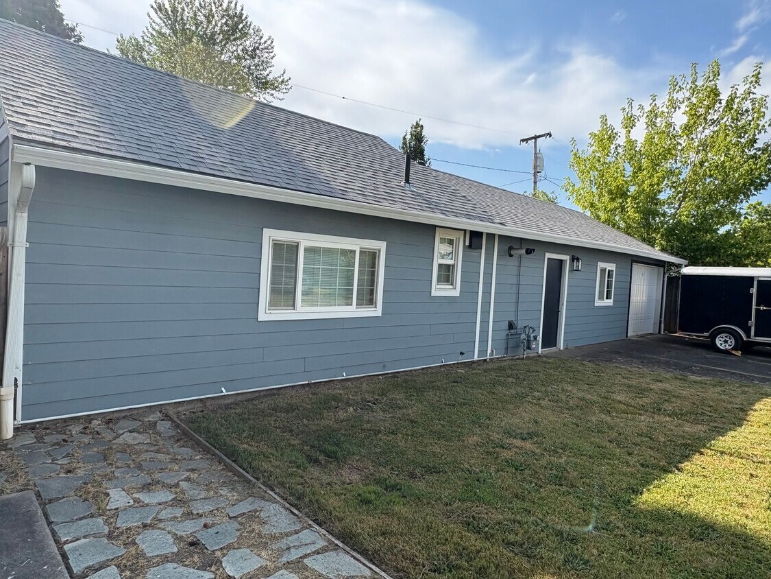 Primary Photo - Back Property Cottage