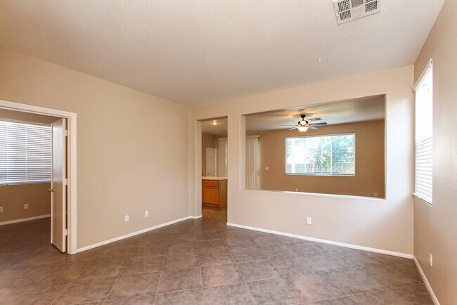 Building Photo - 2422 Predera Ave