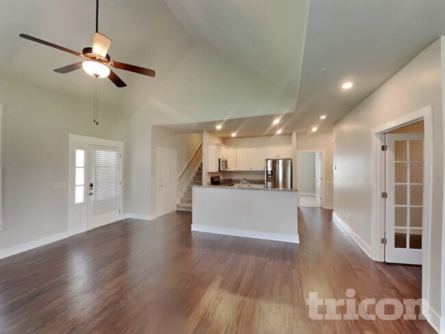 Foto del edificio - 1084 Harper Dean Wy