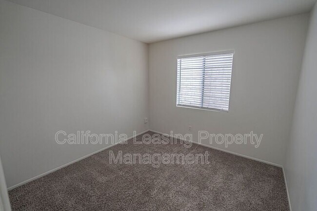 Foto del edificio - 30420 Yosemite Dr