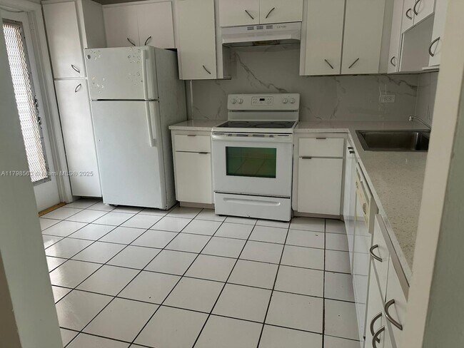 Foto del edificio - 447 NE 195th St