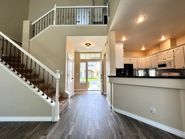 Building Photo - Gated Community! Beautiful 3bd/2.5bth in Folsom