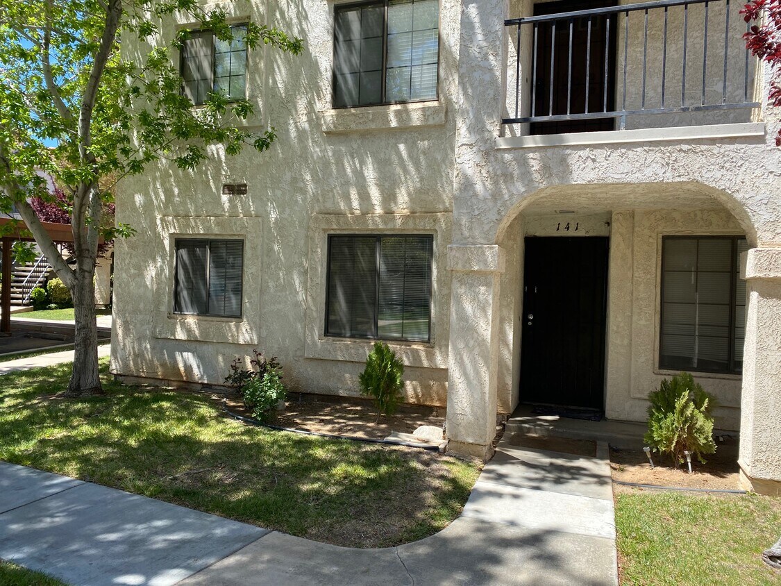 2554 Olive Dr Unit 141, Palmdale, CA 93550 Condo for Rent in Palmdale, CA
