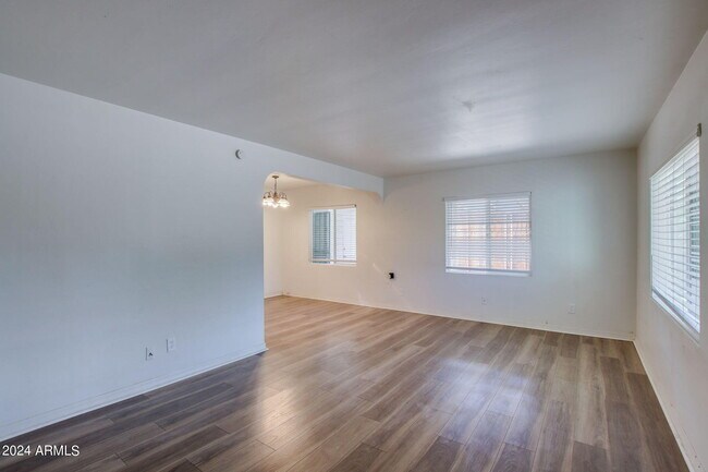 Foto del edificio - 6919 N 10th St