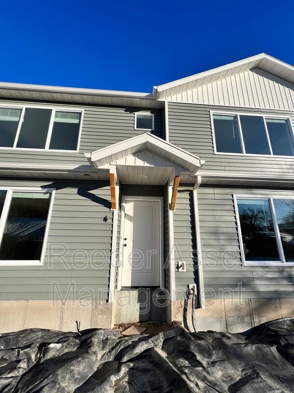 229 N Main St Unit 4, Smithfield, UT 84335 Condo for Rent in Smithfield, UT