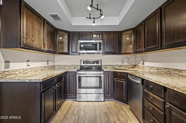 Foto del edificio - 7920 E Camelback Rd