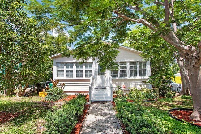 Building Photo - 101 C St