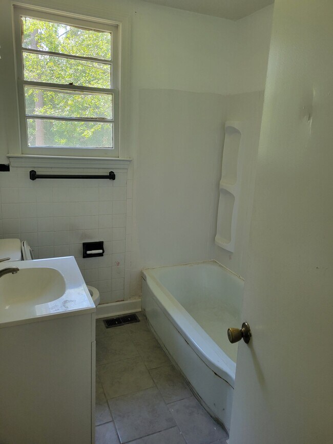 Foto del edificio - 502 Rosewood Dr