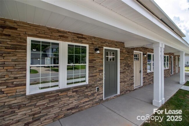 Building Photo - 3967 Newhall Dr NW