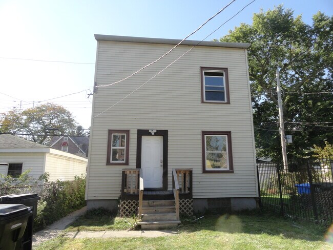 Foto del edificio - 1030 N Parkside Ave