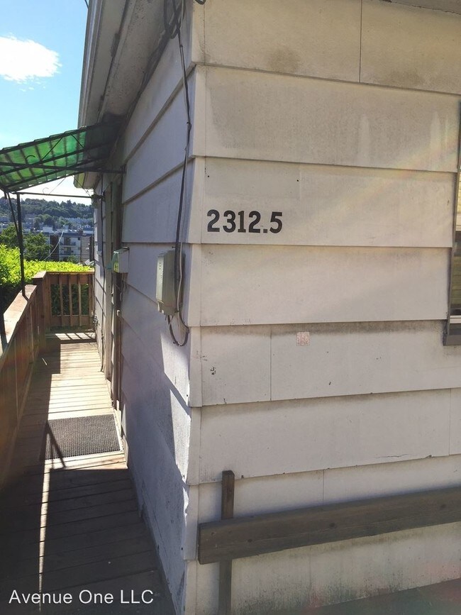 Building Photo - 2312 1/2 Minor Ave E