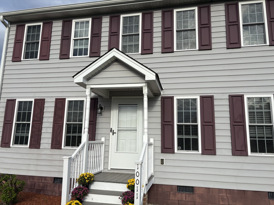 Primary Photo - 10011 Highview Ave