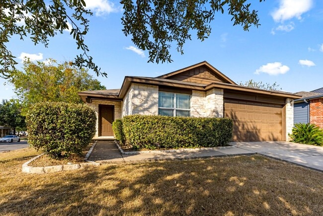 Building Photo - Spacious Comfort Meets Modern Convenience in Manor