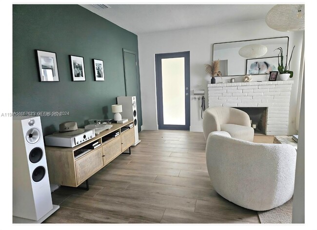 Foto del edificio - 3439 Percival Ave