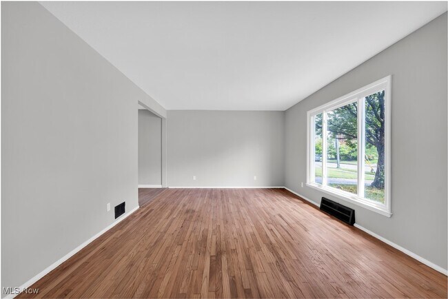 Foto del edificio - 22051 Bruce Ave