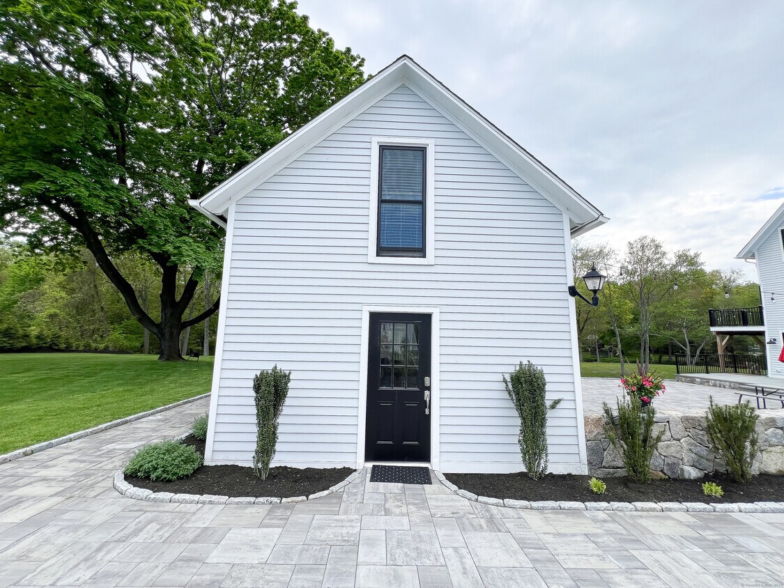 Primary Photo - 374.5 Grassy Hill Rd