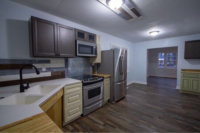 Foto del edificio - 656 N Moore Rd