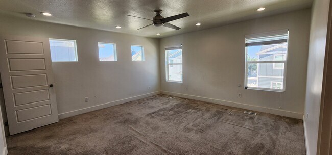 Building Photo - 922 Teal Run Way