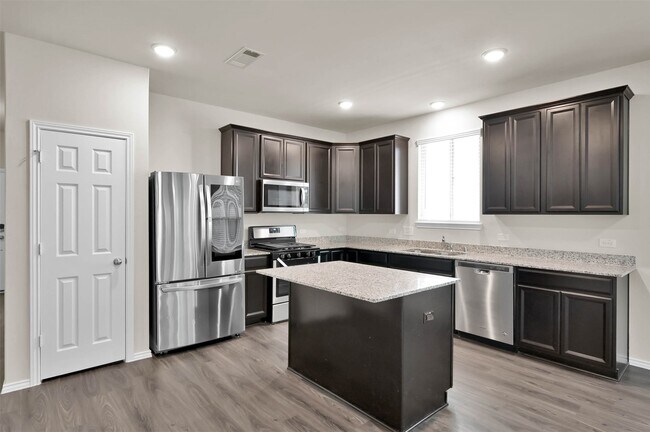 Foto del edificio - 4231 Pine Still Rd