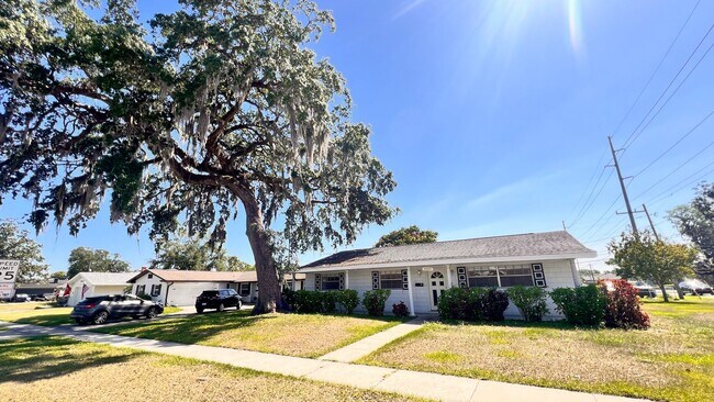 Building Photo - Charming 3 Bedroom and 2 Bath Home in Orla...