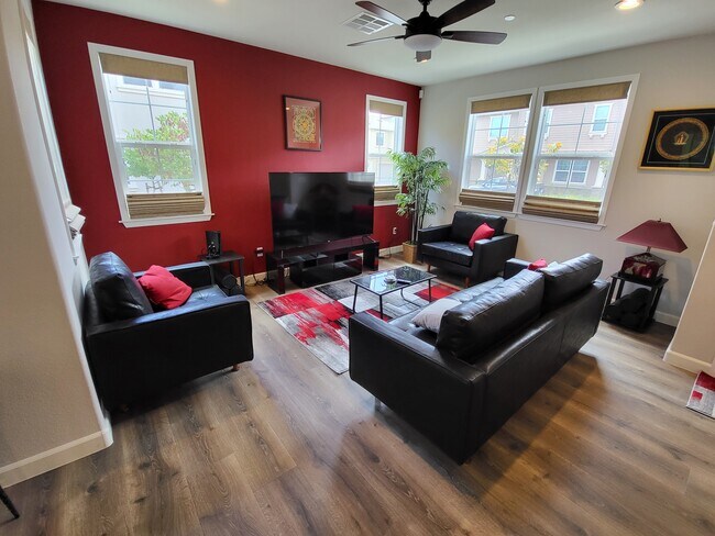 Foto del edificio - 336 N Park Ct