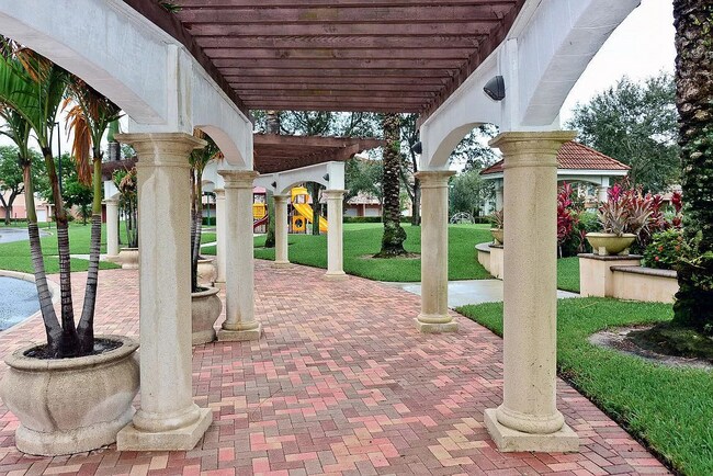 Foto del edificio - 2058 Alta Meadows Ln
