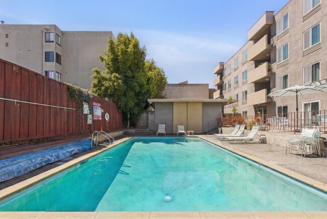 Foto del edificio - Utilities & Parking Included! Massive 2BD w/ Community Amenities