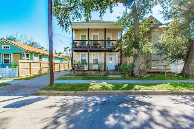 Building Photo - Galveston 4-plex Ave K
