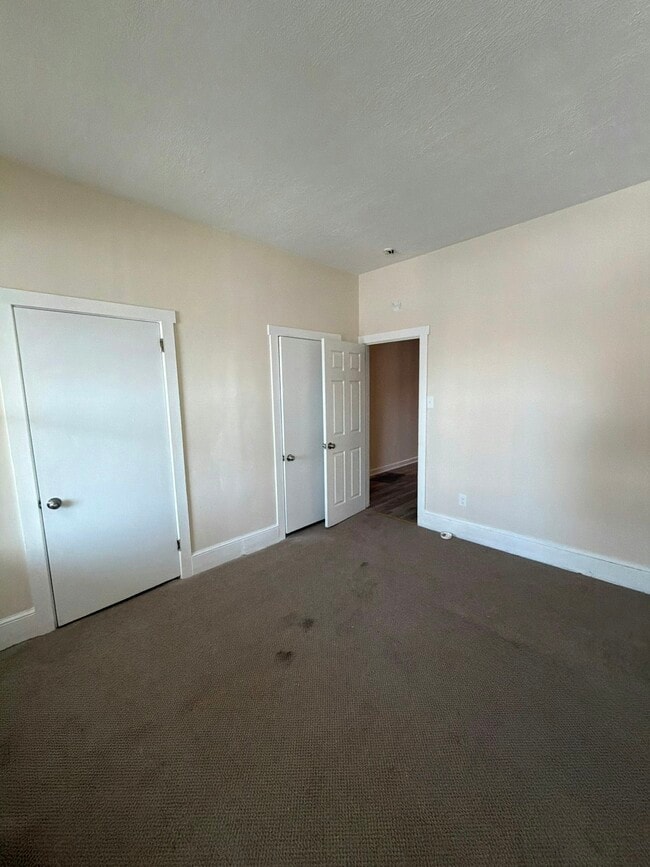 Building Photo - 3 W 4th St