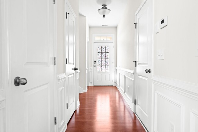 Photo - Well Maintained End Unit Townhome with Community Pool! Available July 14th!