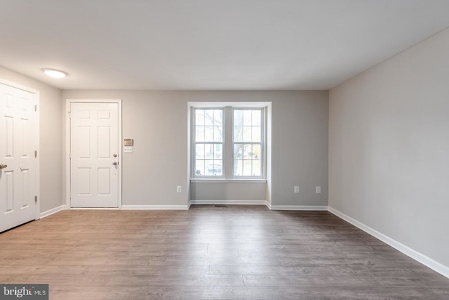 Building Photo - 17026 Point Pleasant Ln