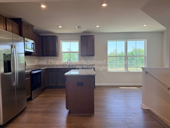 Foto del edificio - 372 Grand Silo Rd